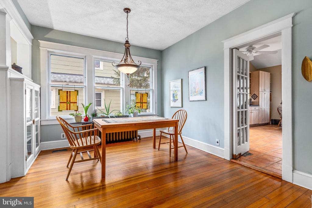 7902 Flower Ave