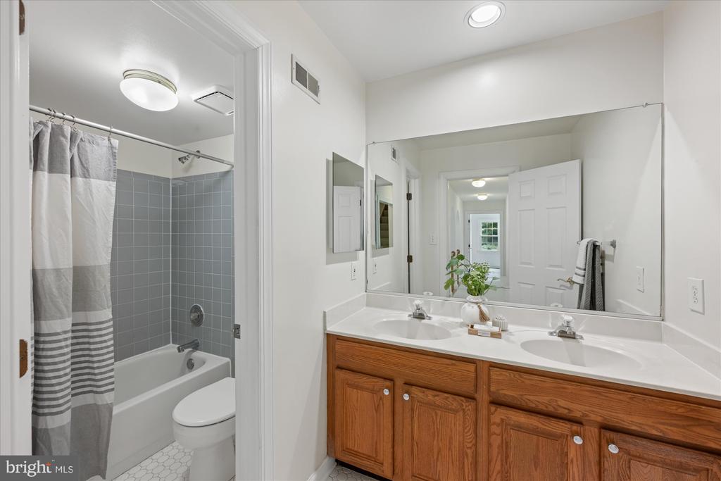 7016 FAWN TRAIL COURT