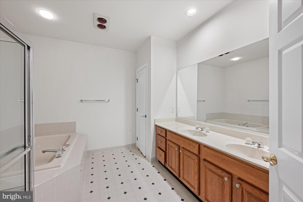7016 FAWN TRAIL COURT