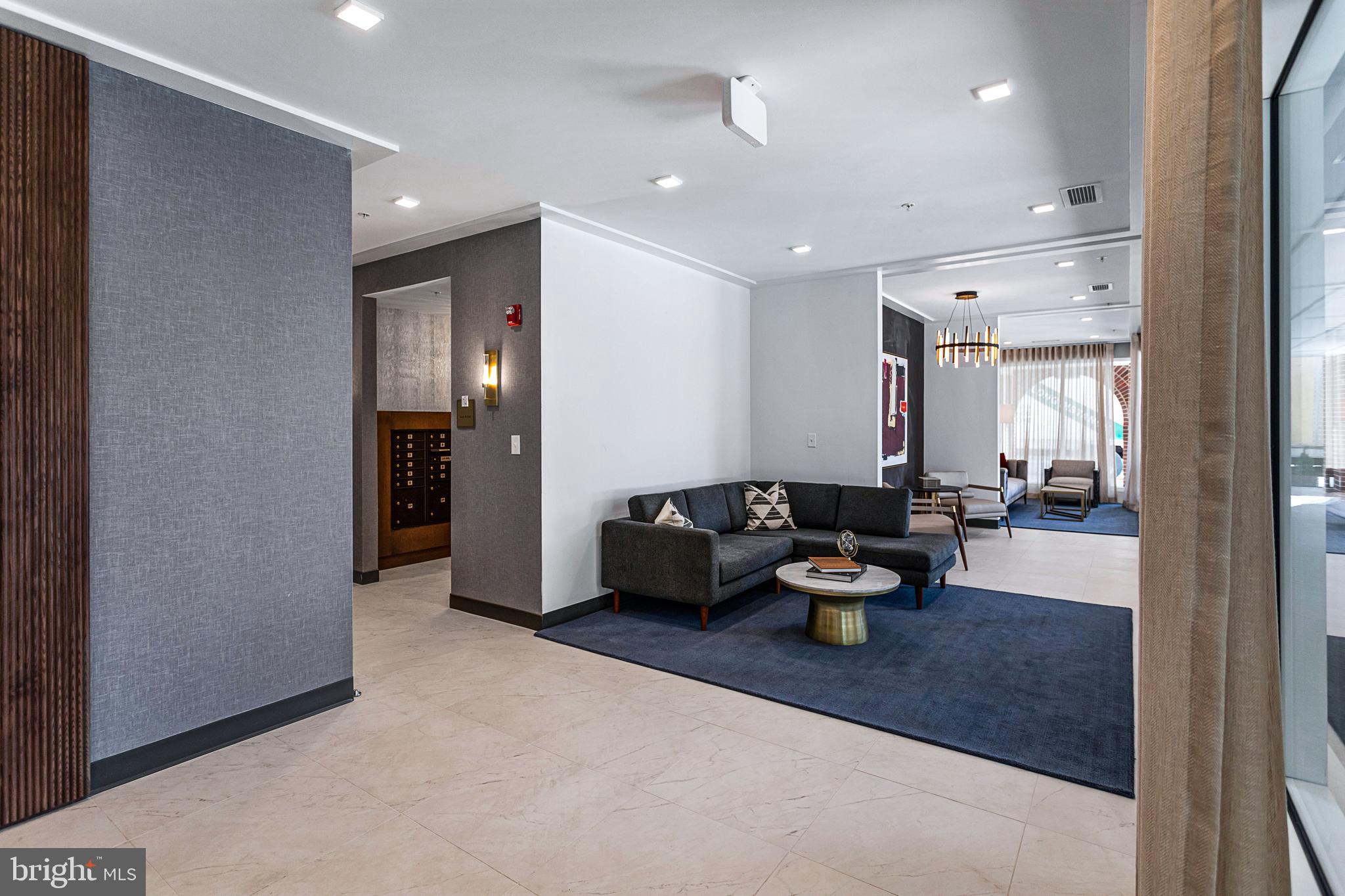 625 Slaters LANE Unit: 305W