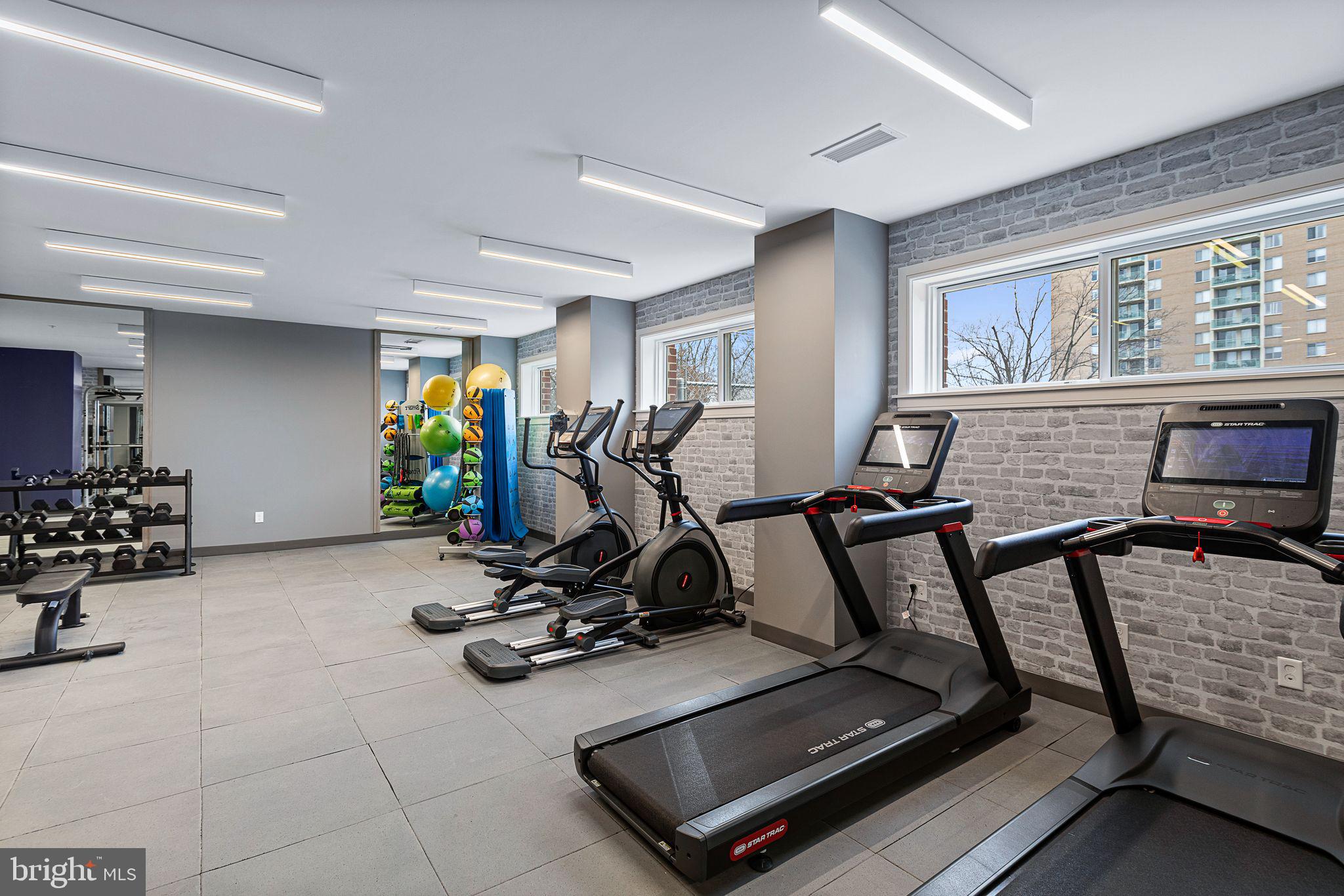 625 Slaters LANE Unit: 305W