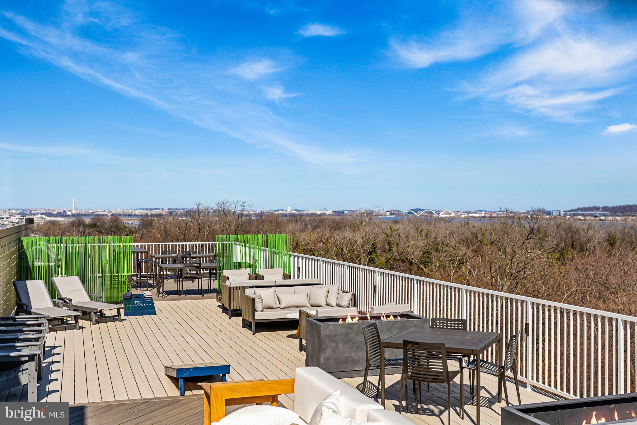 625 Slaters LANE Unit: 305W