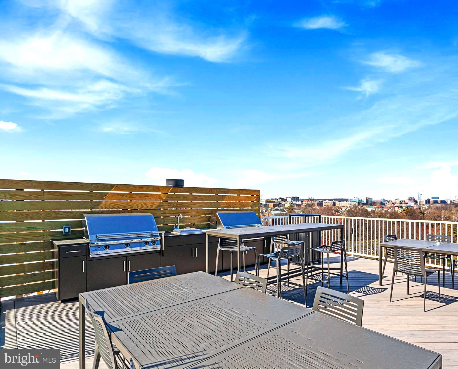 625 Slaters LANE Unit: 305W