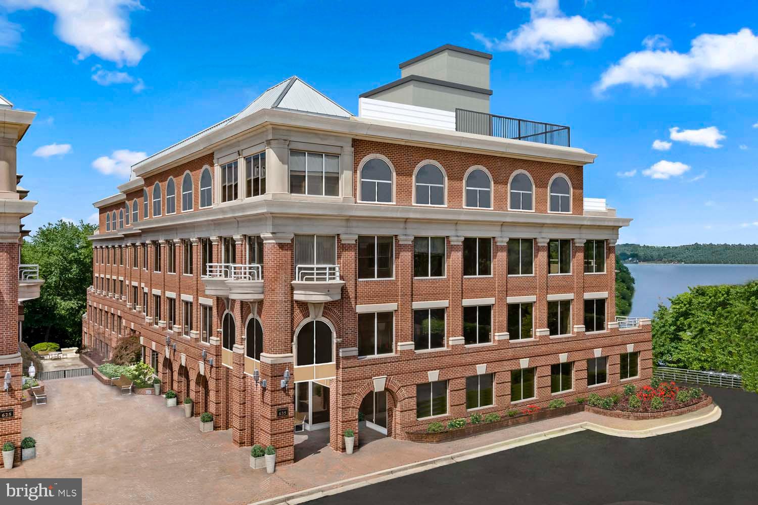 625 Slaters LANE Unit: 305W