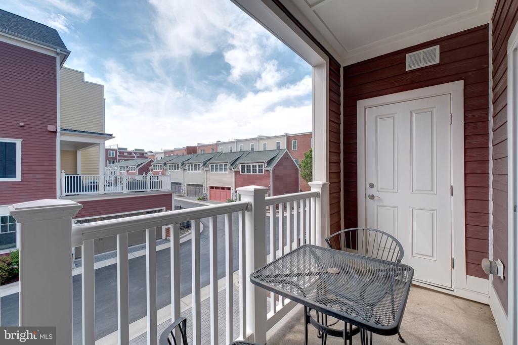 2104 Potomac Ave #101