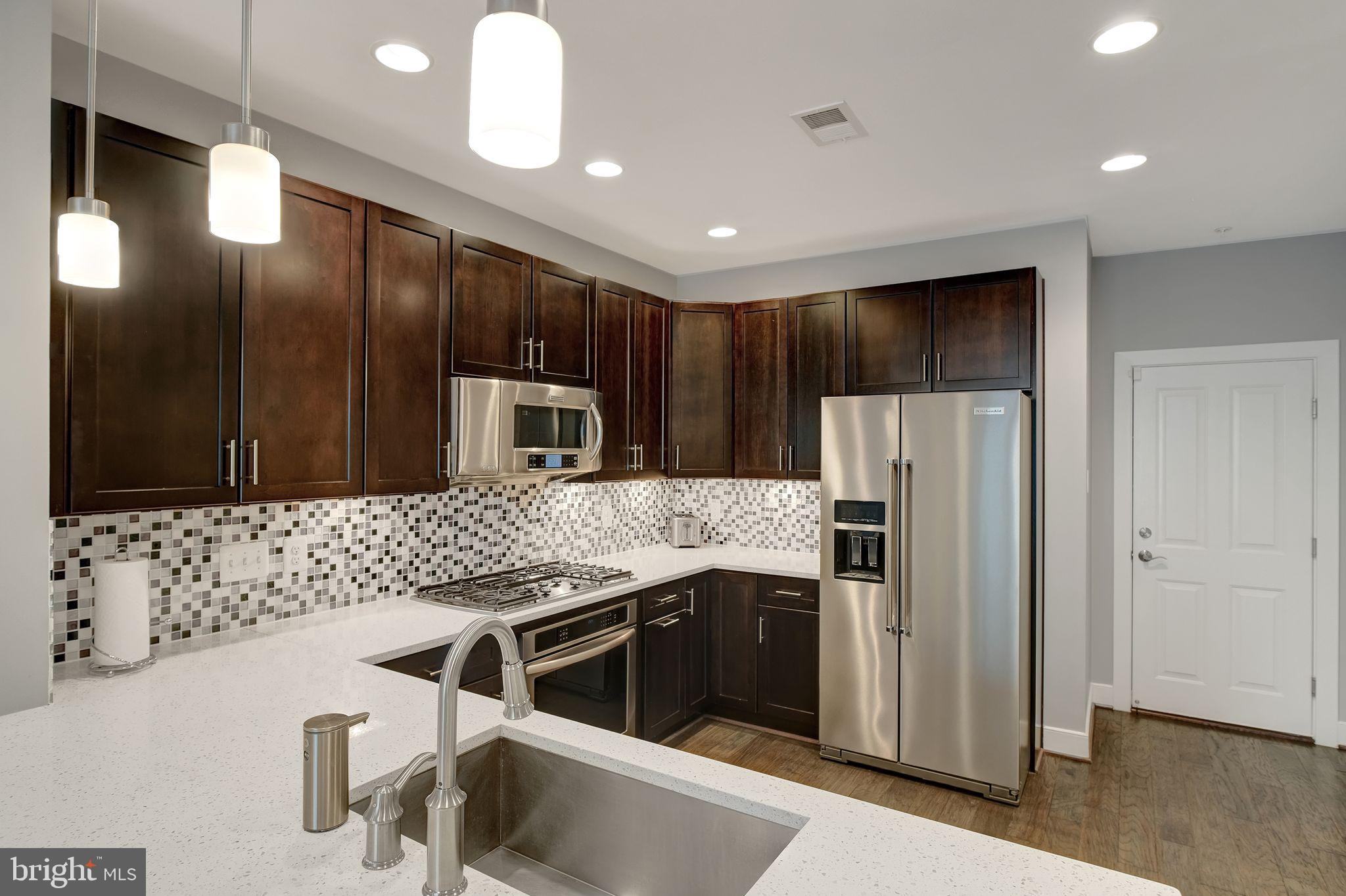 2104 Potomac Ave #101