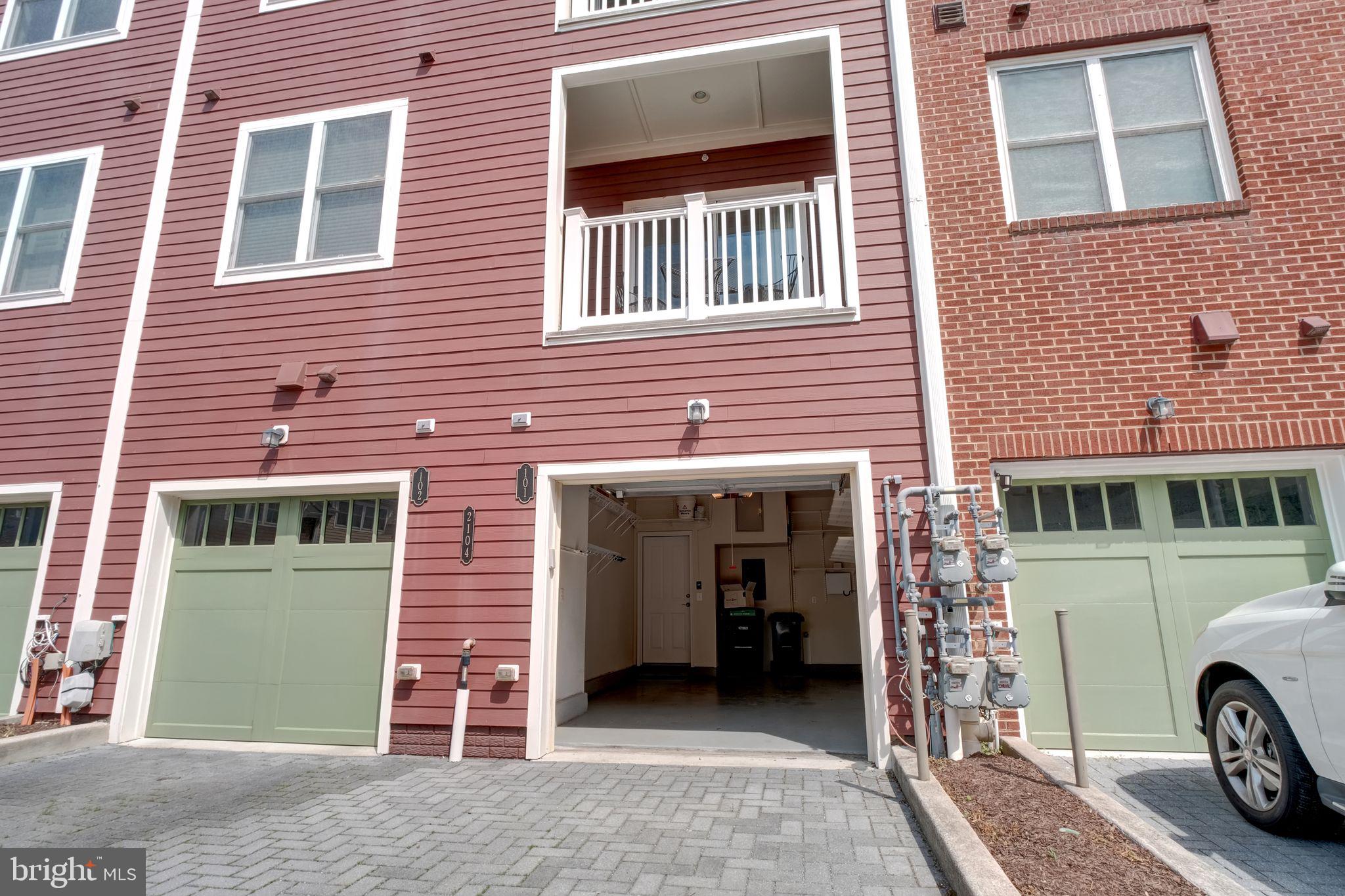 2104 Potomac Ave #101