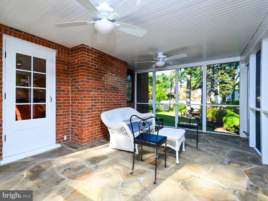 601 N OVERLOOK DRIVE