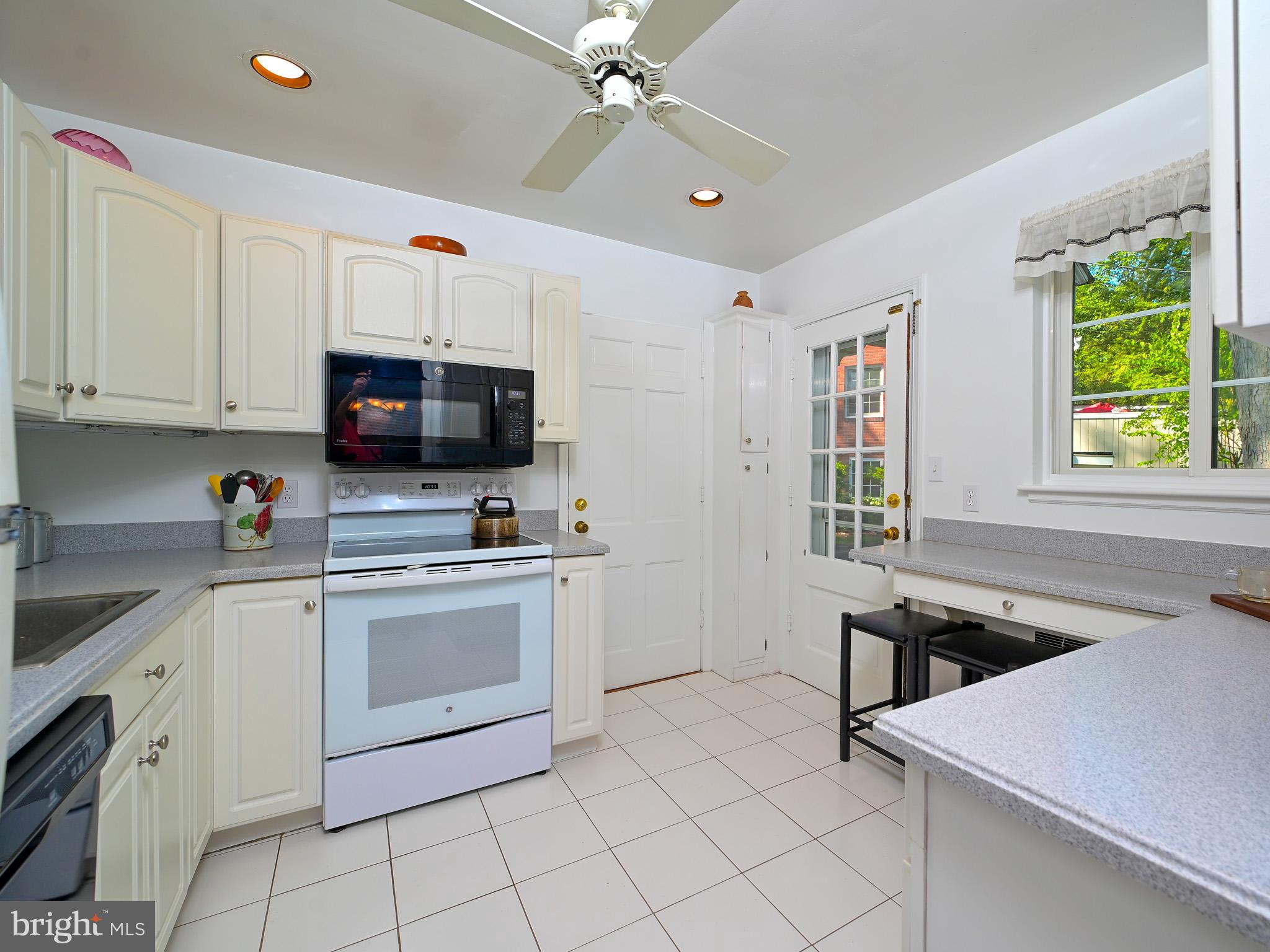 601 N OVERLOOK DRIVE