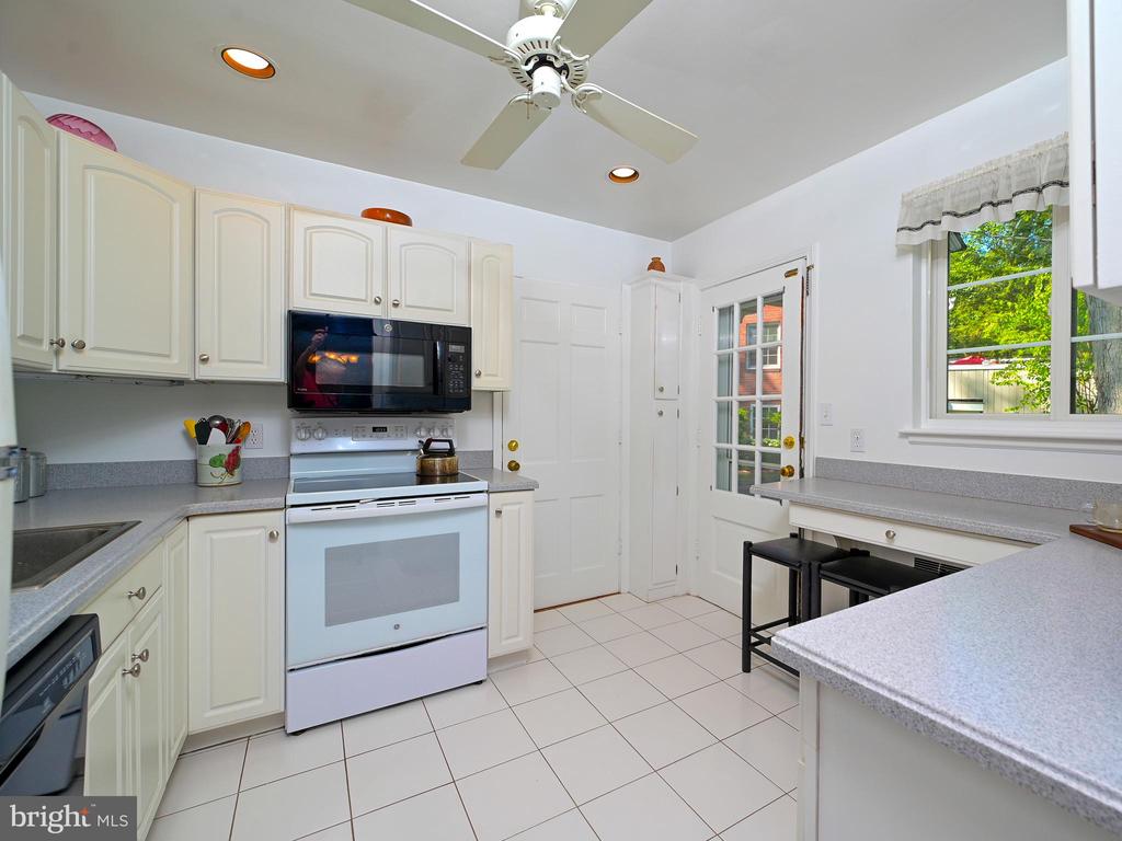 601 N OVERLOOK DRIVE