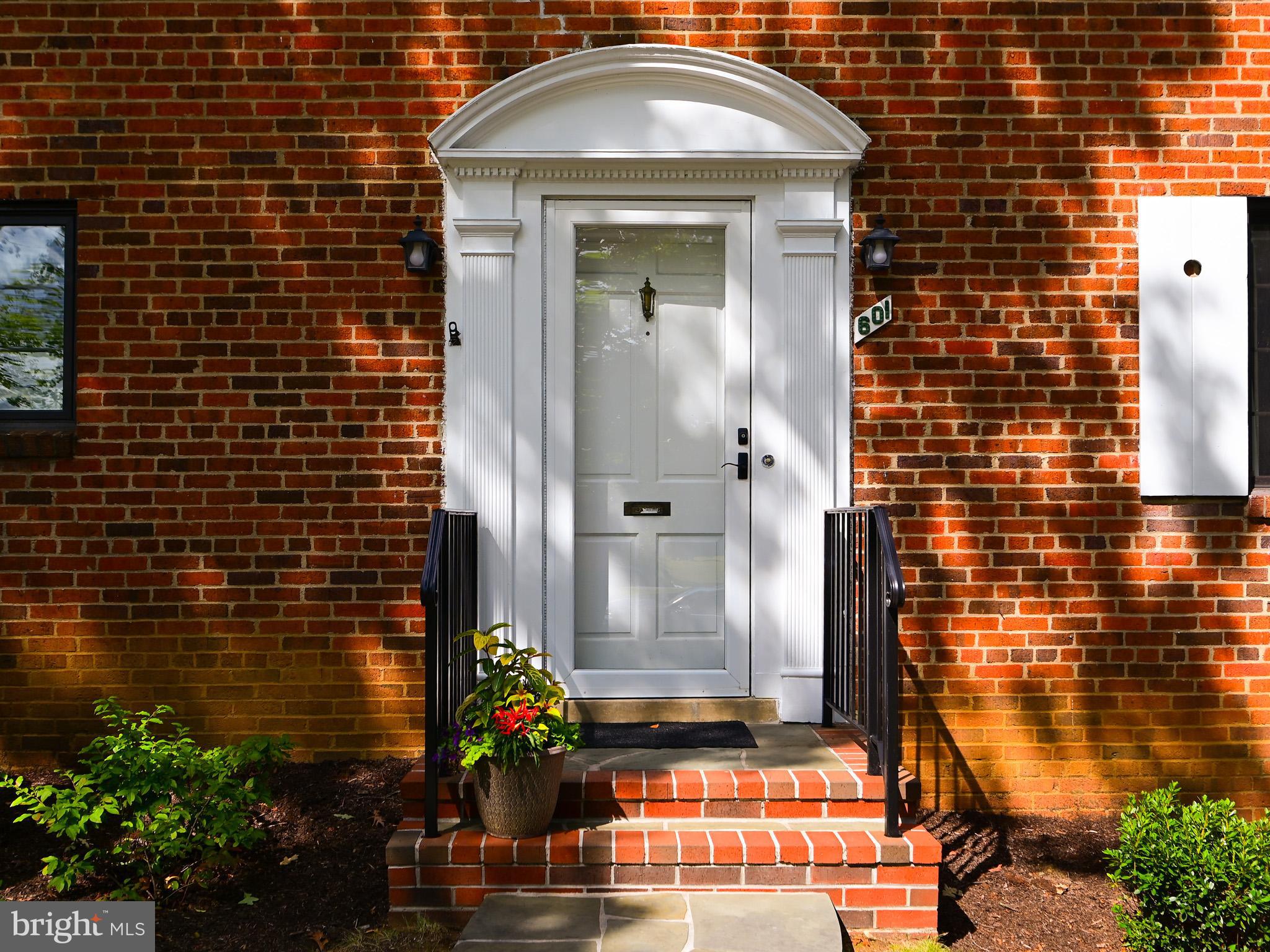 601 N OVERLOOK DRIVE