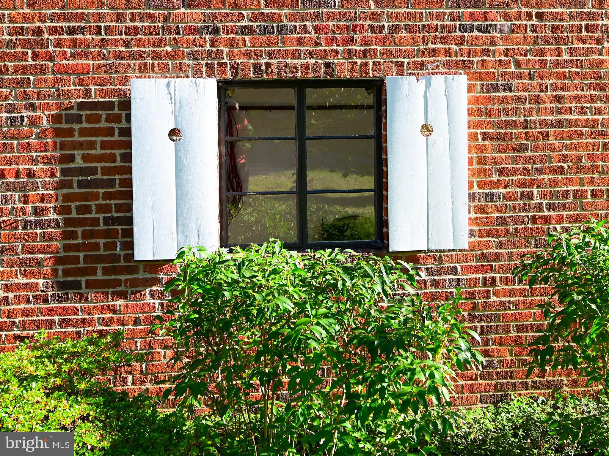 601 N OVERLOOK DRIVE