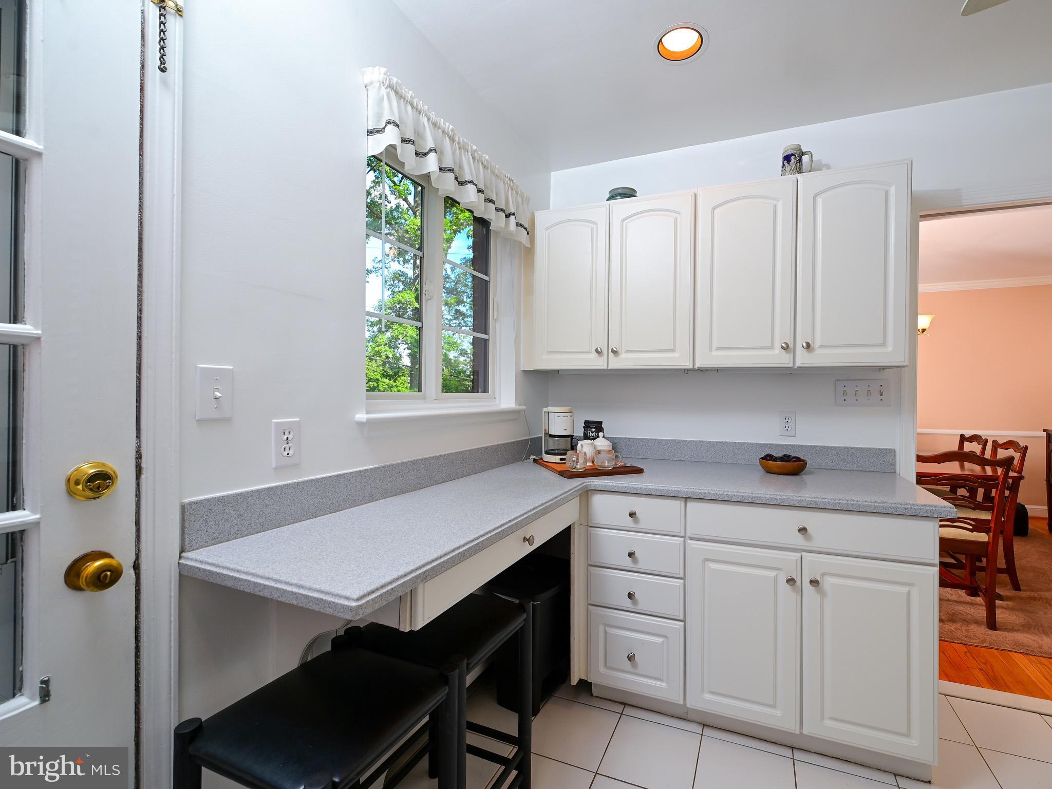 601 N OVERLOOK DRIVE