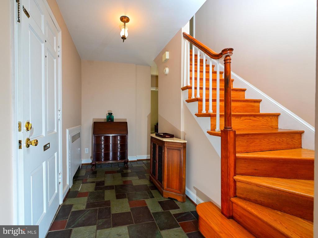 601 N OVERLOOK DRIVE