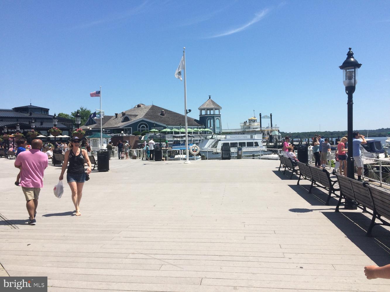 1422 ROUNDHOUSE LANE 1422