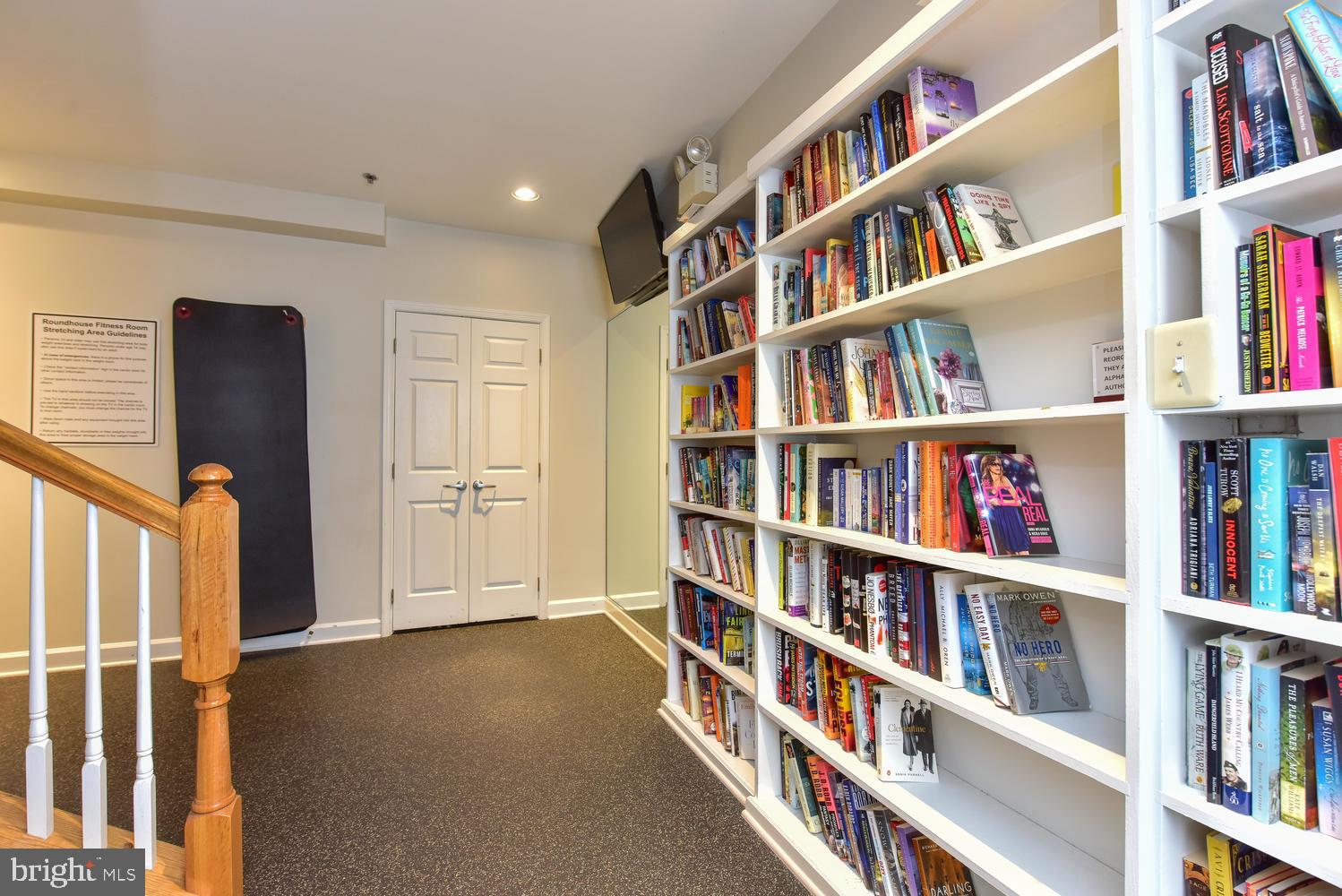 1422 ROUNDHOUSE LANE 1422