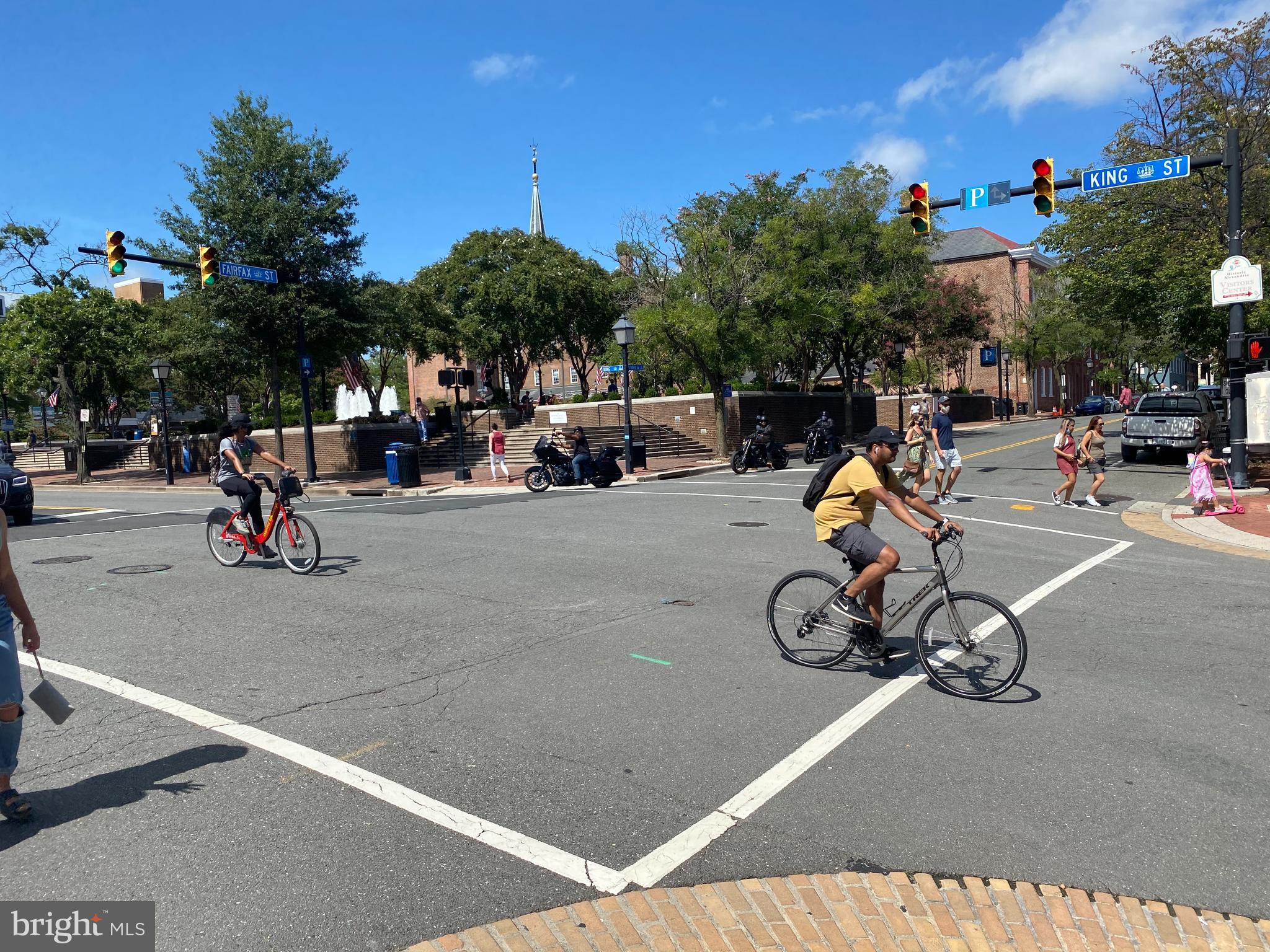 1422 ROUNDHOUSE LANE 1422