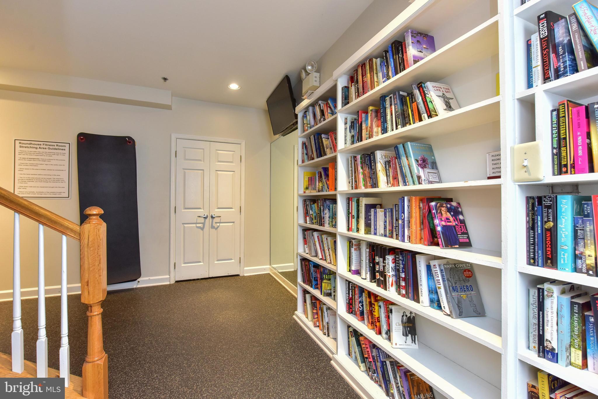 1422 ROUNDHOUSE LANE 1422