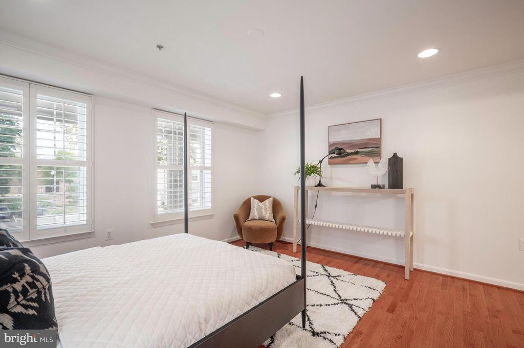 1422 ROUNDHOUSE LANE 1422