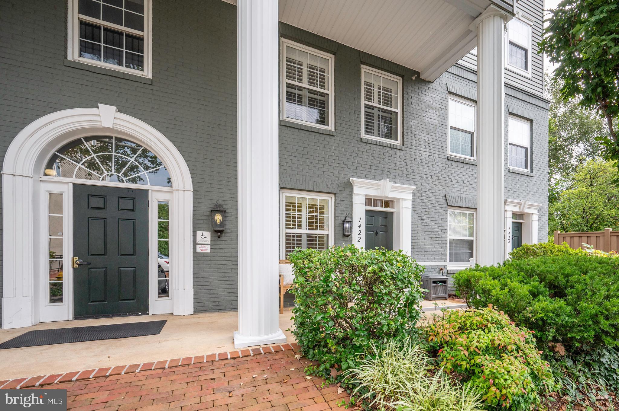 1422 ROUNDHOUSE LANE 1422