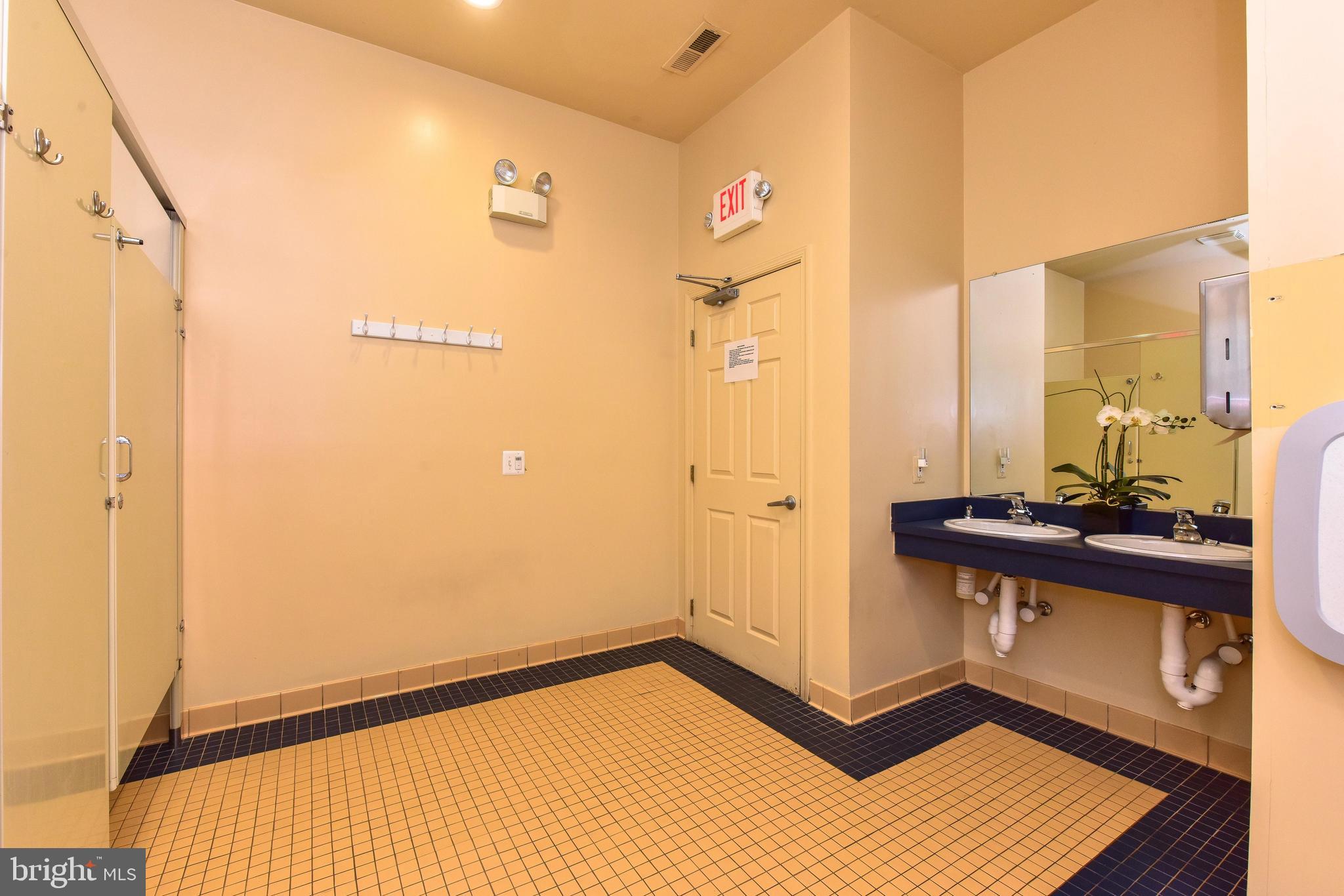 1422 ROUNDHOUSE LANE 1422