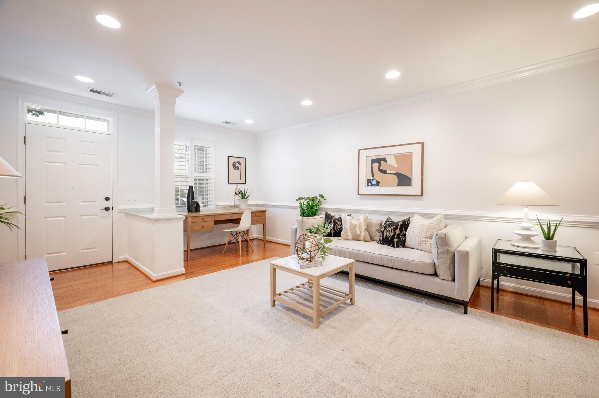 1422 ROUNDHOUSE LANE 1422