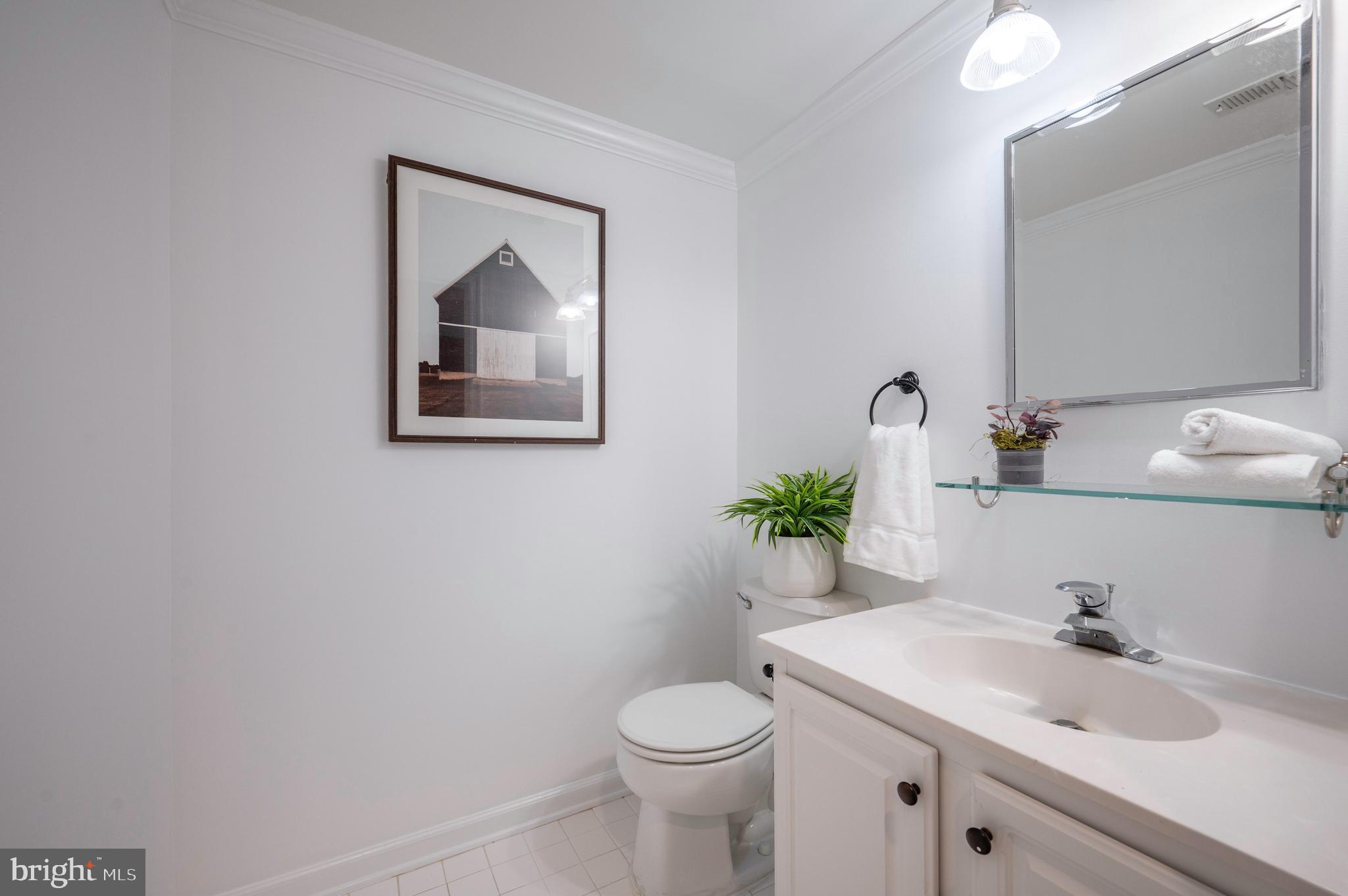 1422 ROUNDHOUSE LANE 1422