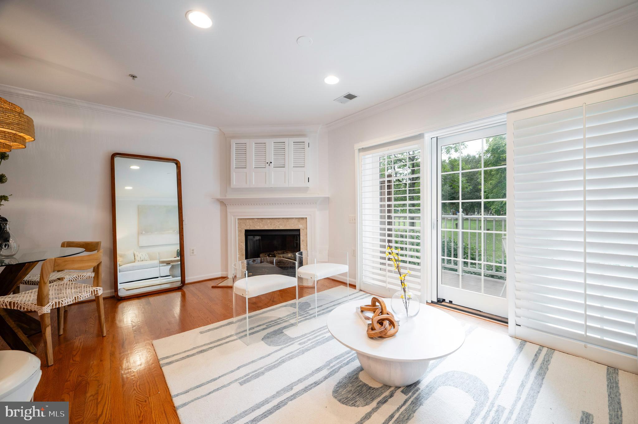 1422 ROUNDHOUSE LANE 1422