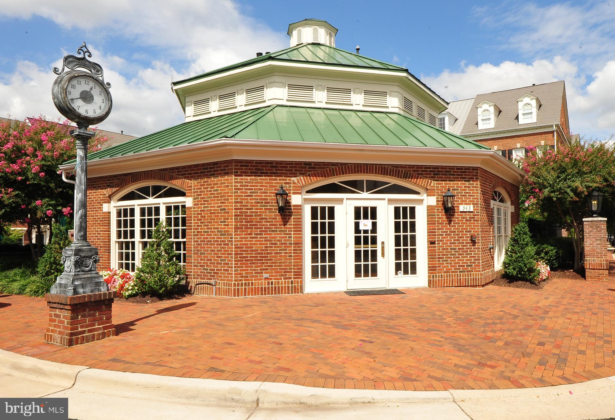 1422 ROUNDHOUSE LANE 1422