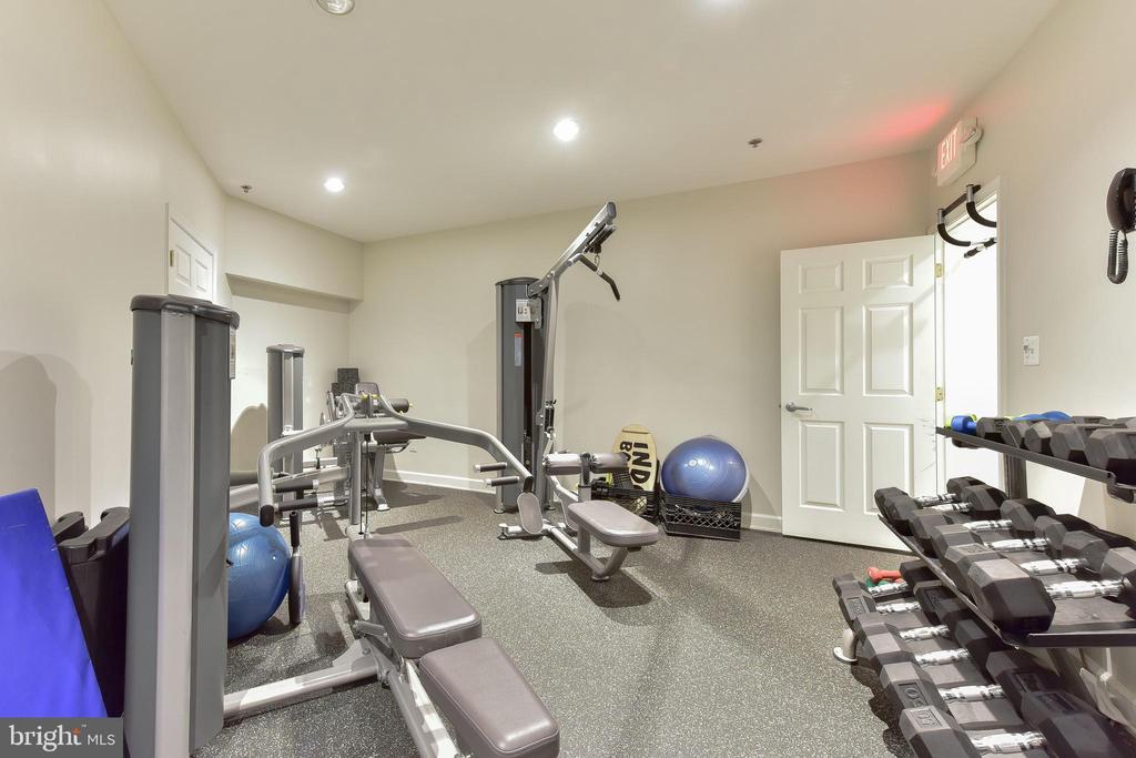 1422 ROUNDHOUSE LANE 1422