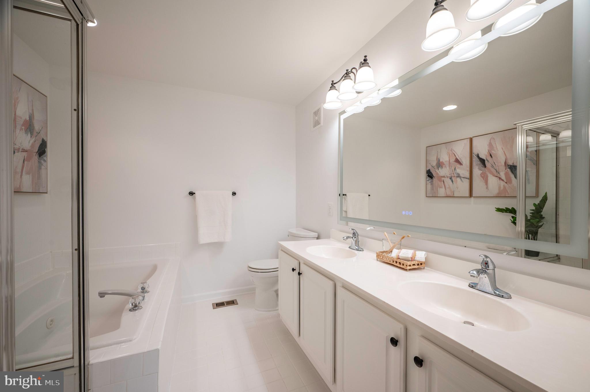 1422 ROUNDHOUSE LANE 1422