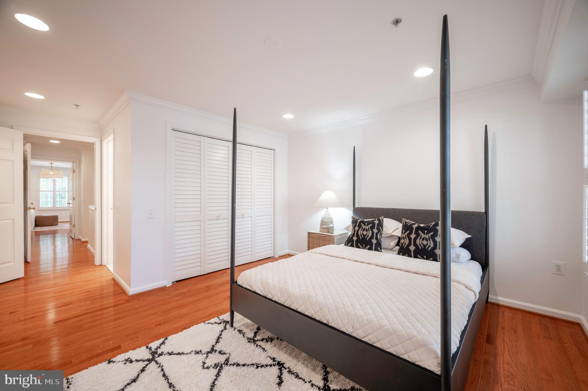 1422 ROUNDHOUSE LANE 1422