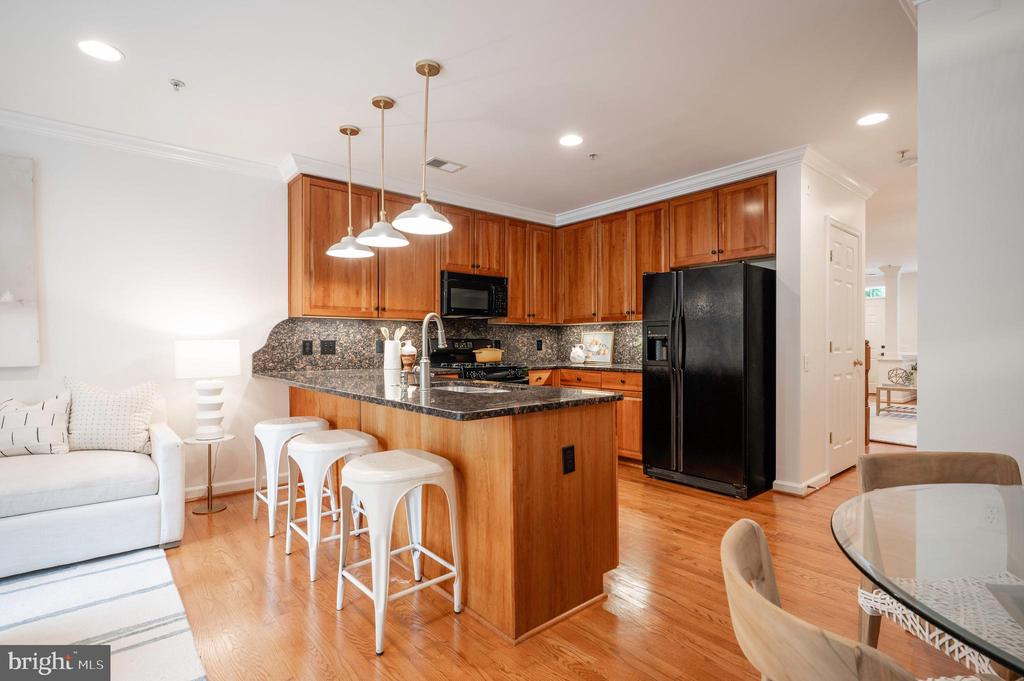 1422 ROUNDHOUSE LANE 1422