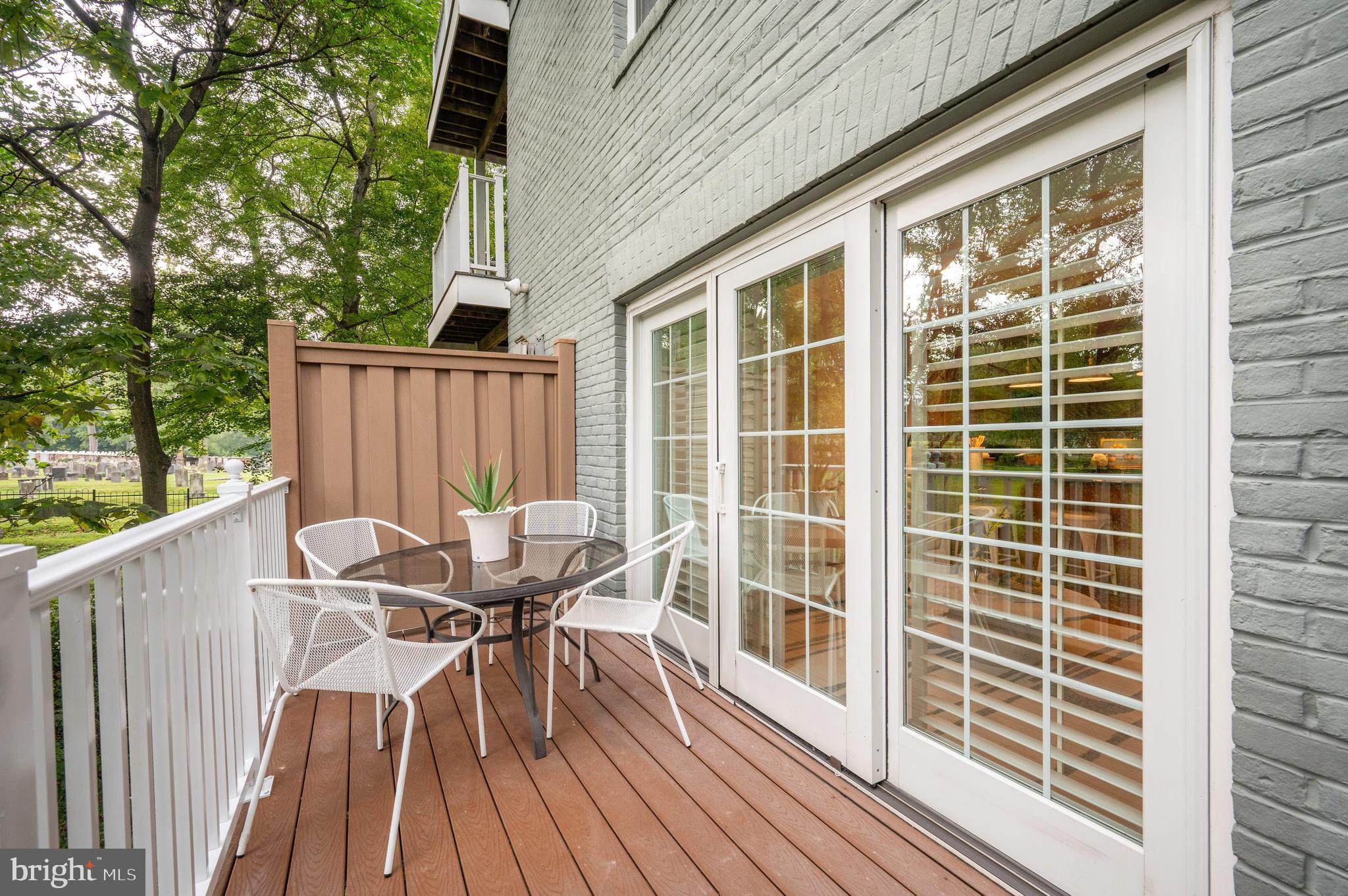 1422 ROUNDHOUSE LANE 1422