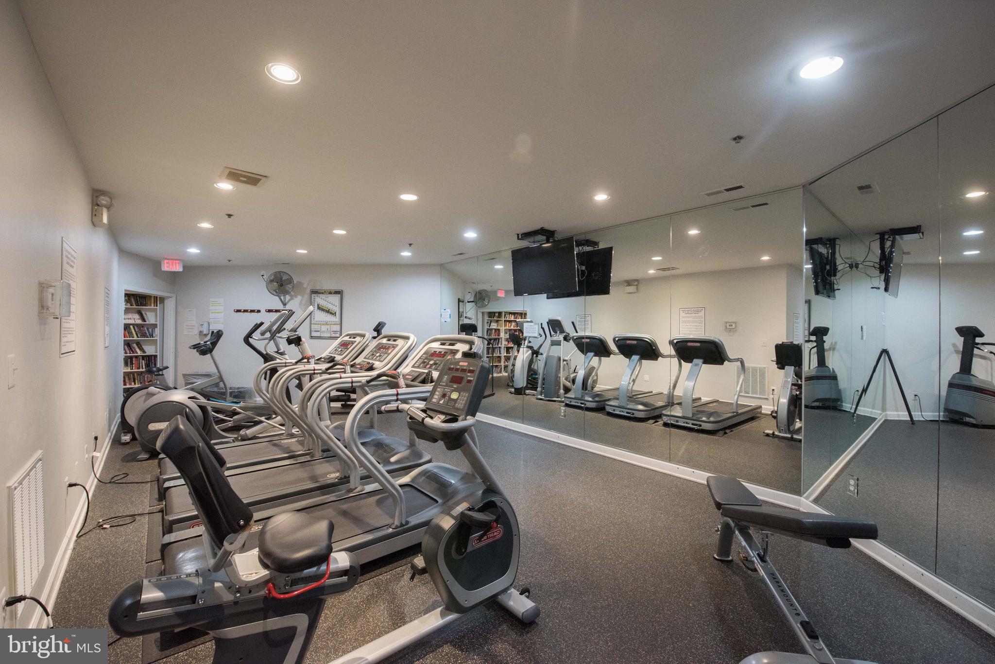 1422 ROUNDHOUSE LANE 1422