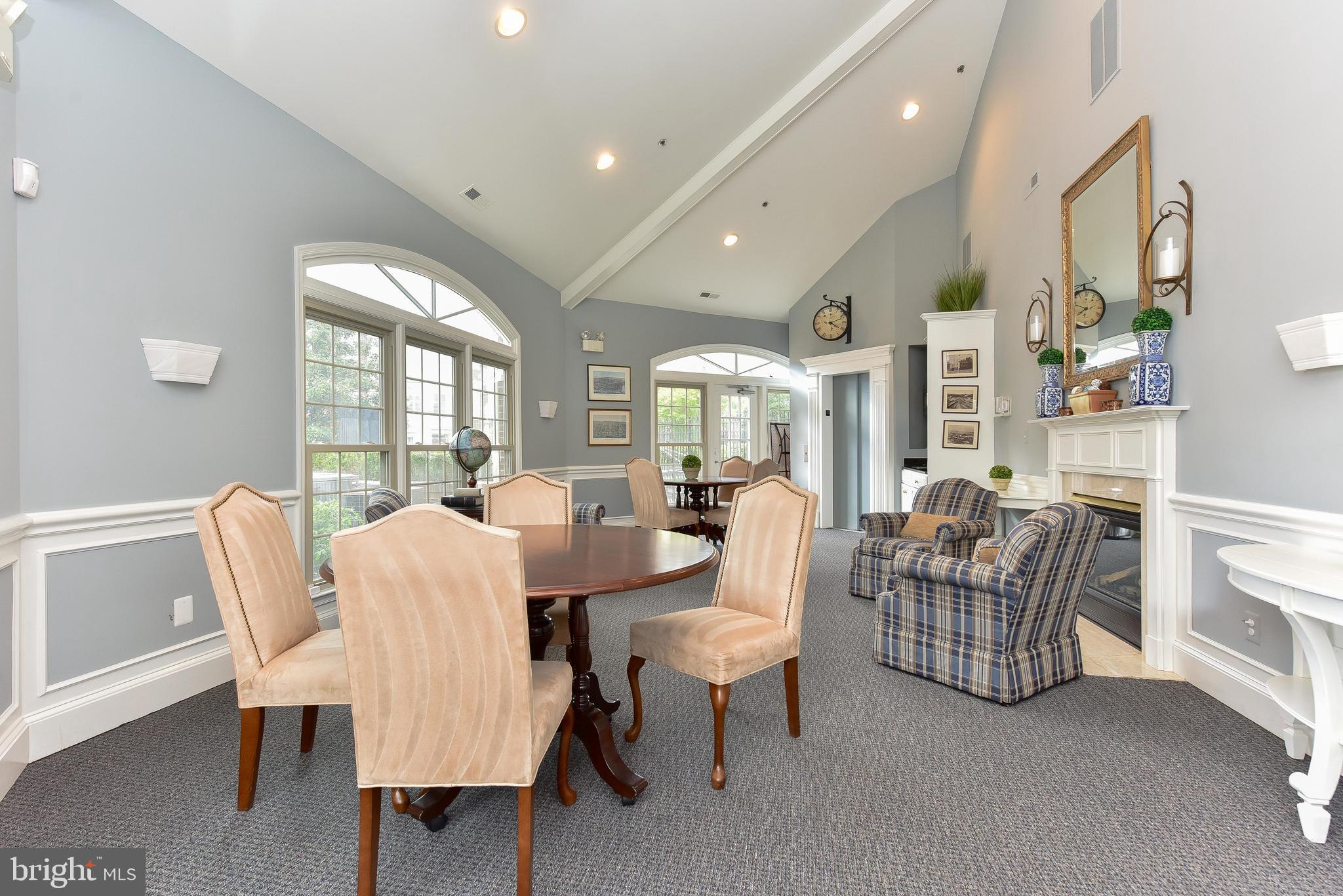 1422 ROUNDHOUSE LANE 1422