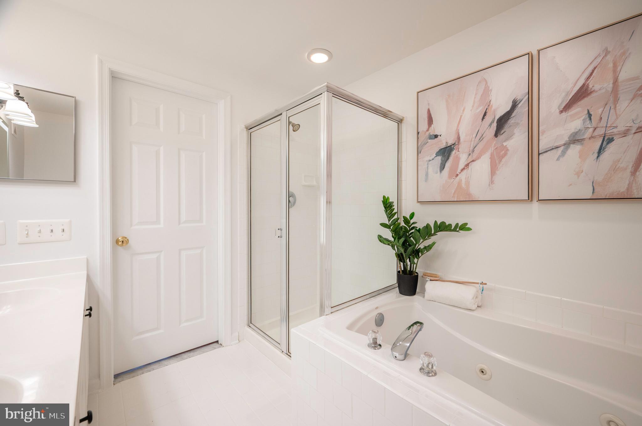 1422 ROUNDHOUSE LANE 1422