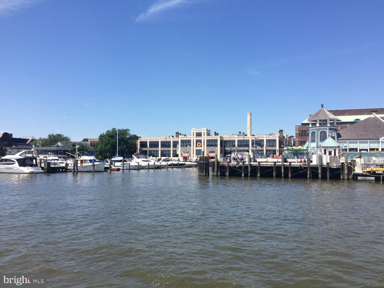 1422 ROUNDHOUSE LANE 1422