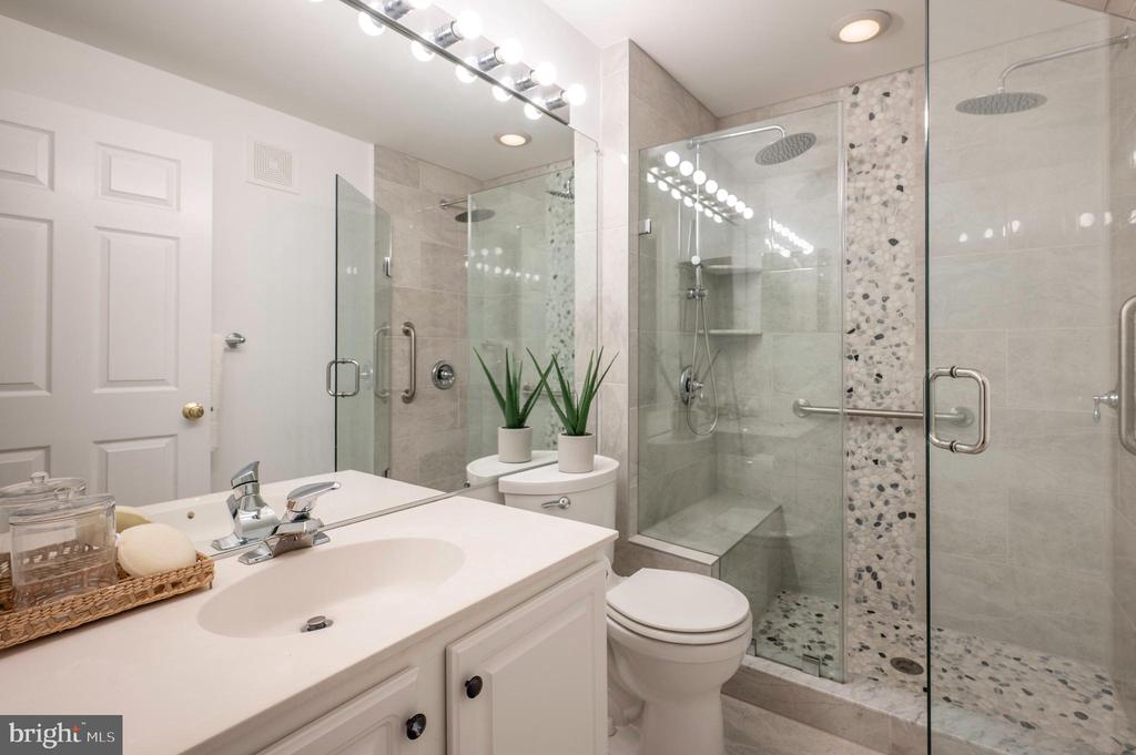 1422 ROUNDHOUSE LANE 1422