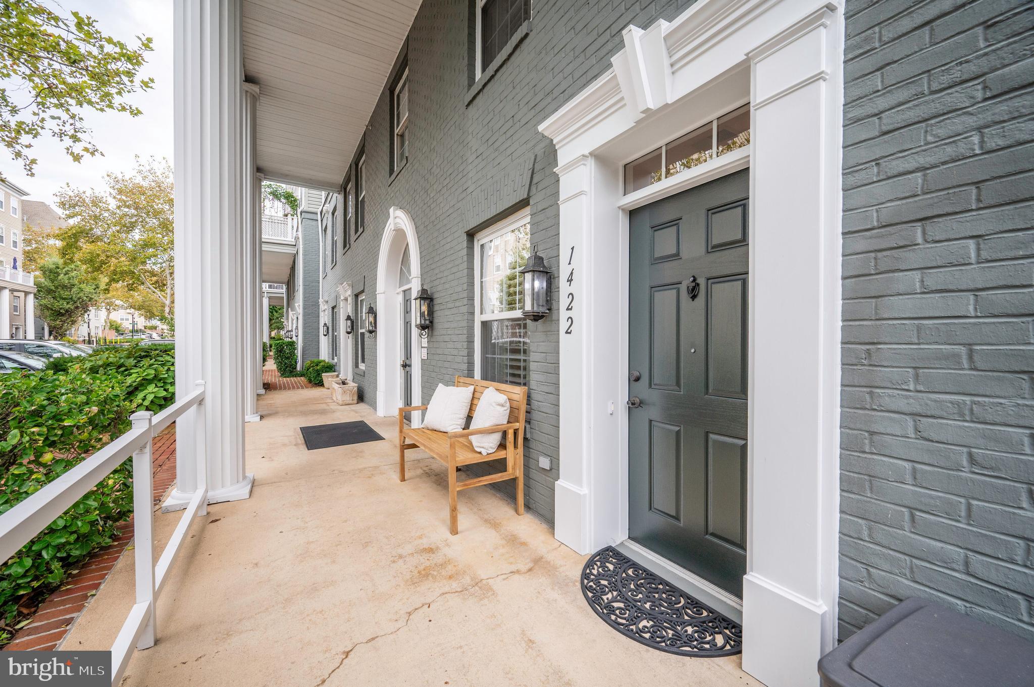 1422 ROUNDHOUSE LANE 1422