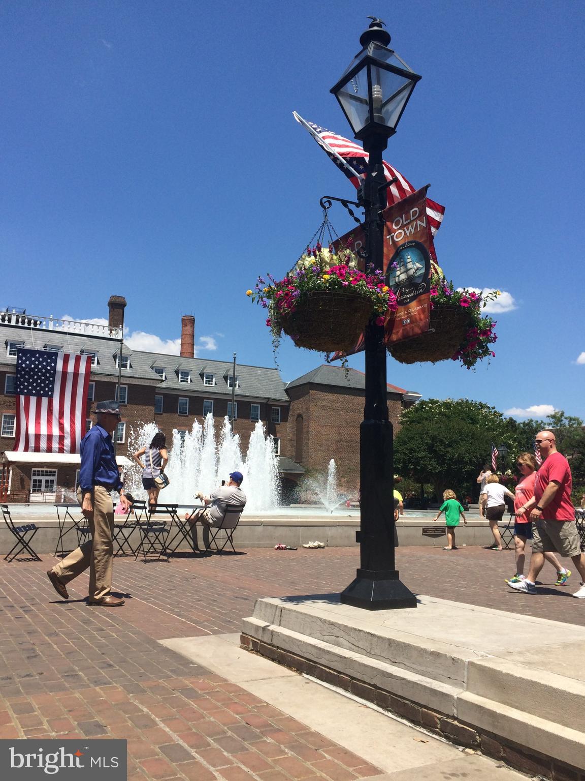 1422 ROUNDHOUSE LANE 1422