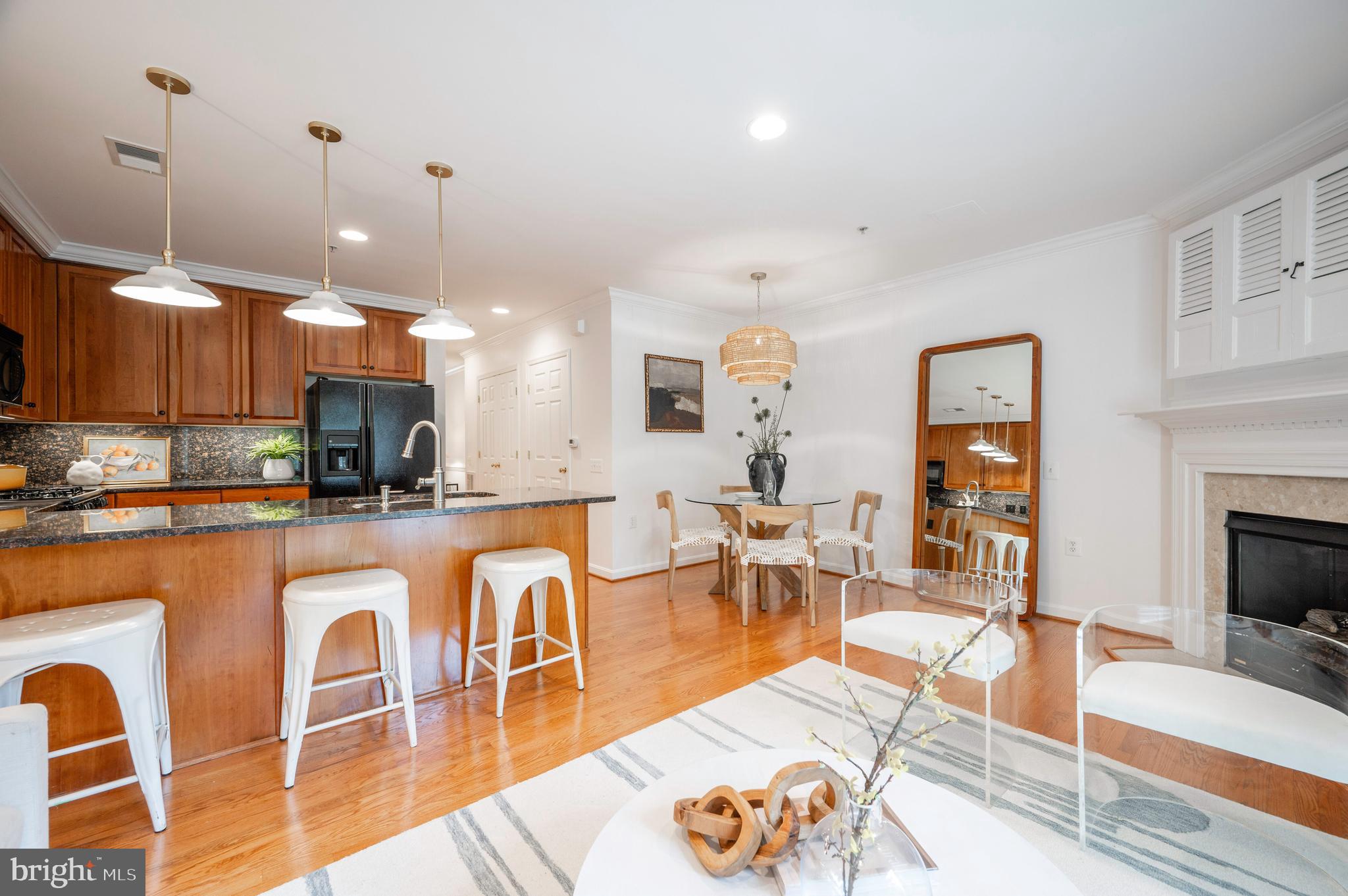 1422 ROUNDHOUSE LANE 1422