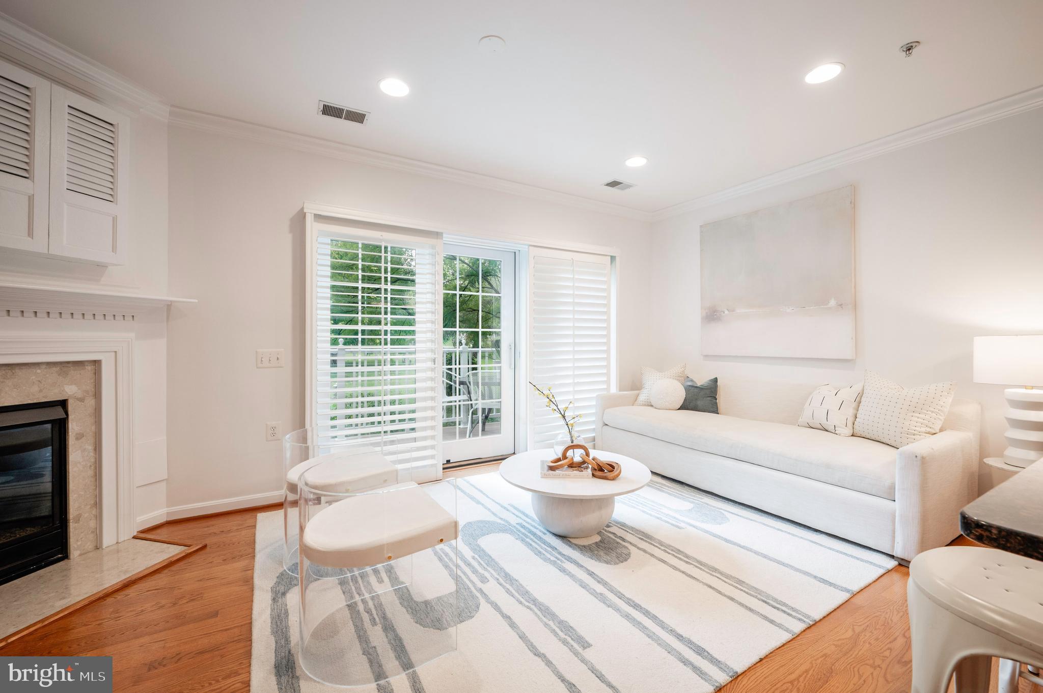 1422 ROUNDHOUSE LANE 1422