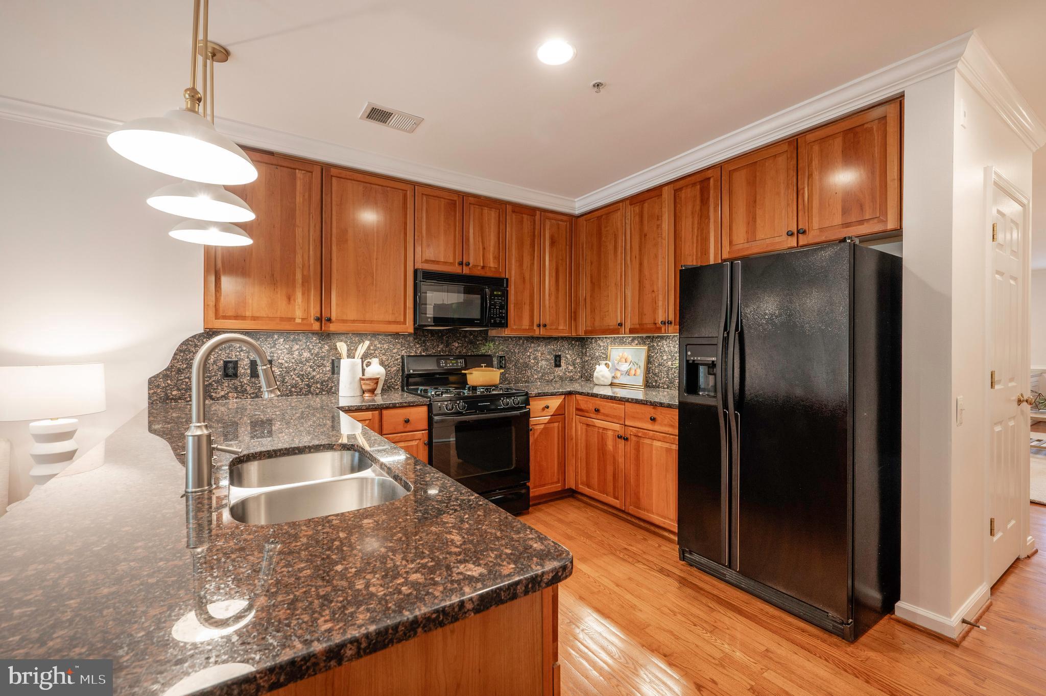 1422 ROUNDHOUSE LANE 1422