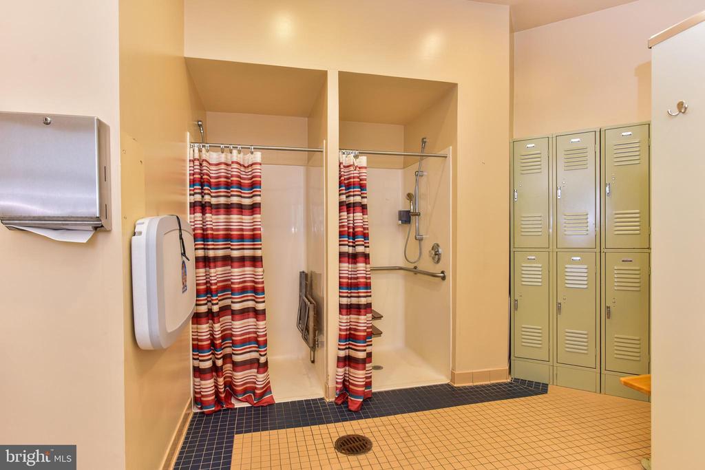 1422 ROUNDHOUSE LANE 1422
