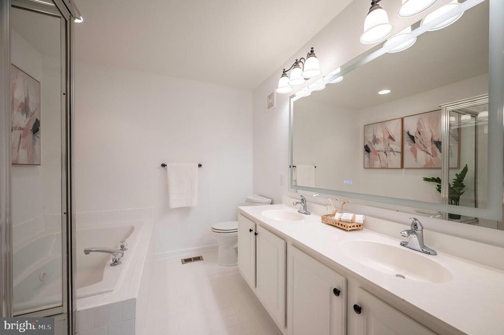 1422 ROUNDHOUSE LANE 1422