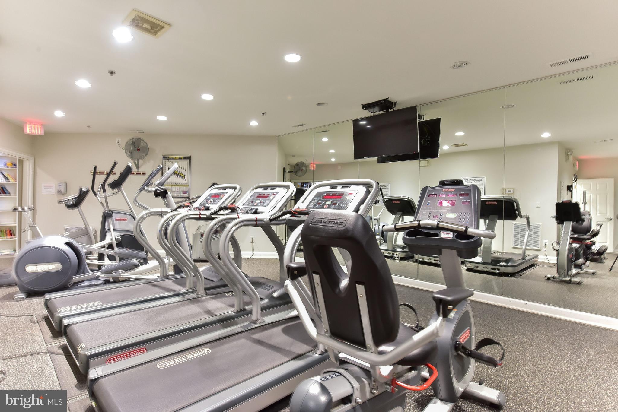 1422 ROUNDHOUSE LANE 1422