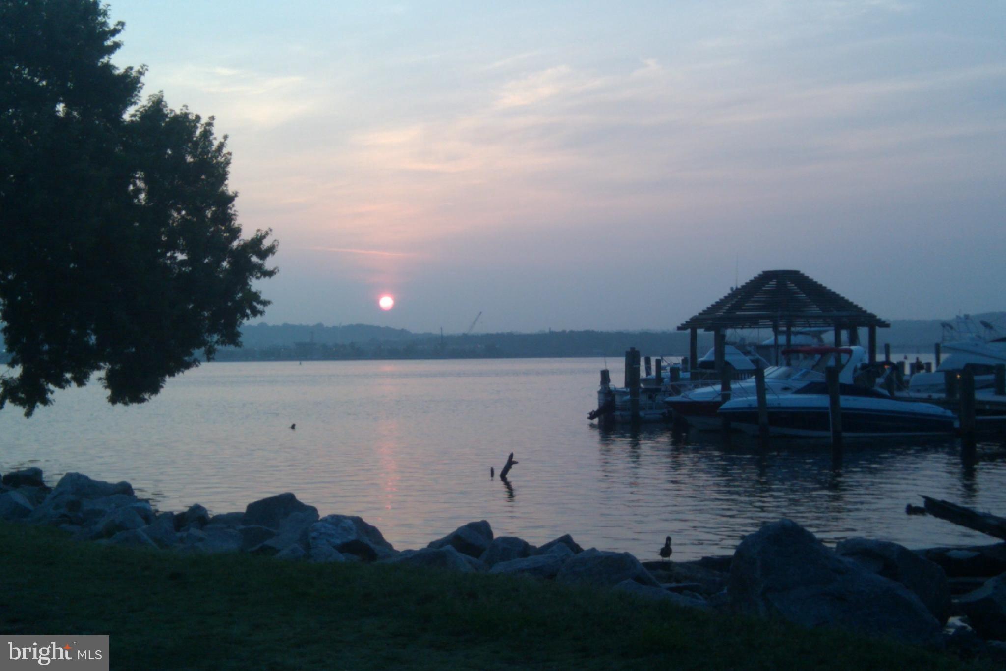 1422 ROUNDHOUSE LANE 1422