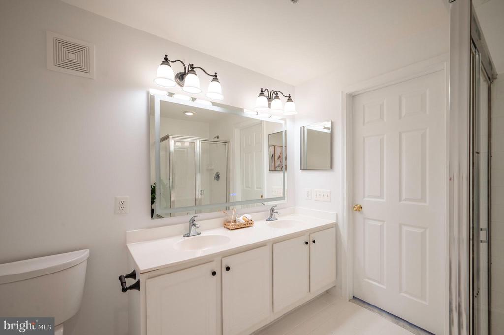 1422 ROUNDHOUSE LANE 1422