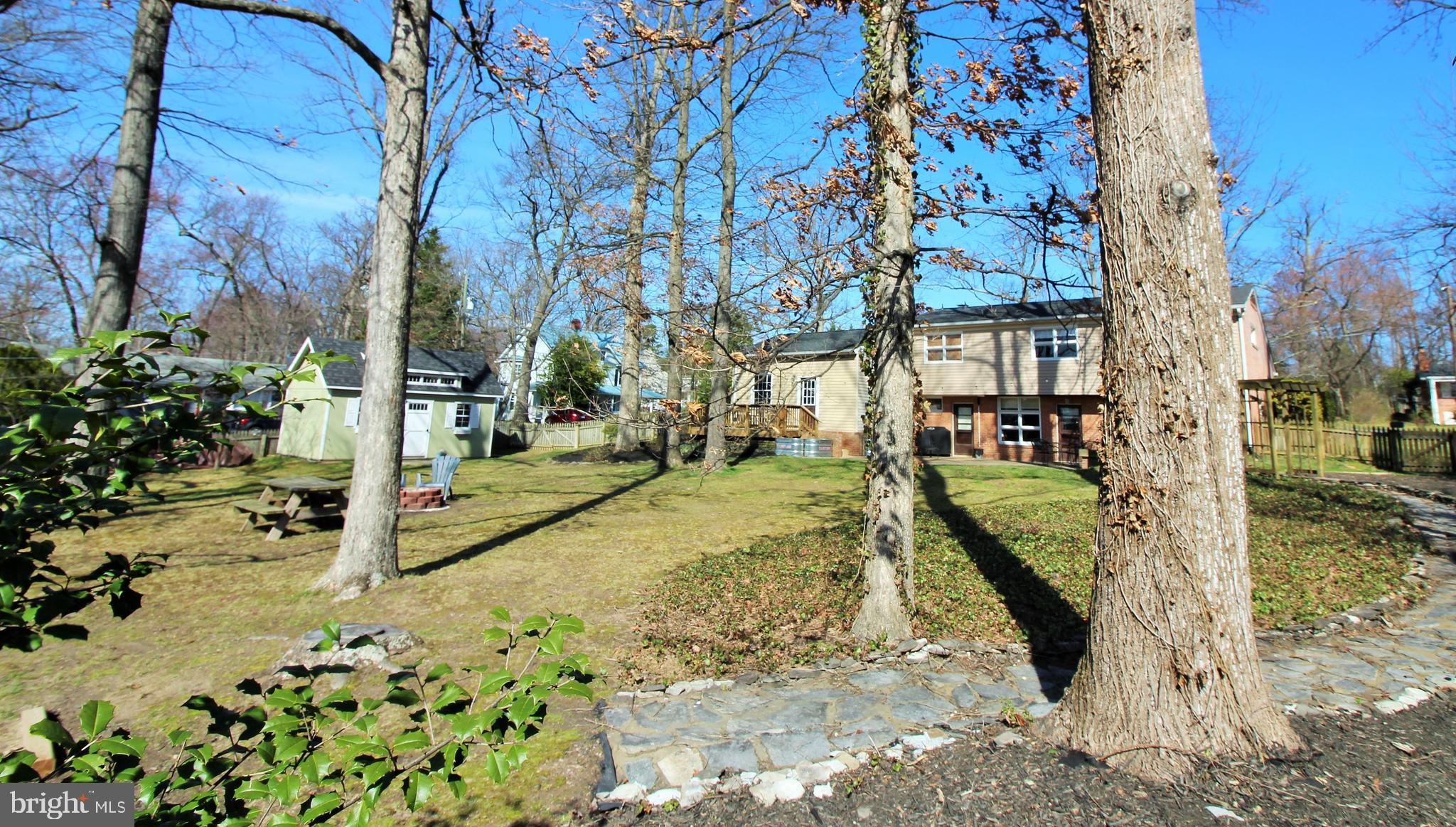 1009 van Buren St